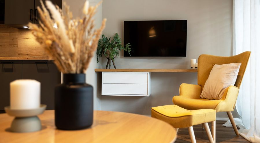 Wohnzimmer mit stilvolle Einrichtung vom Ferienhof Eichenberg