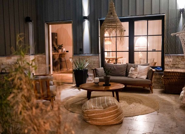 Gemütliche Sitzecke im Ferienhof Chalet auf dem Ferienhof Eichenberg